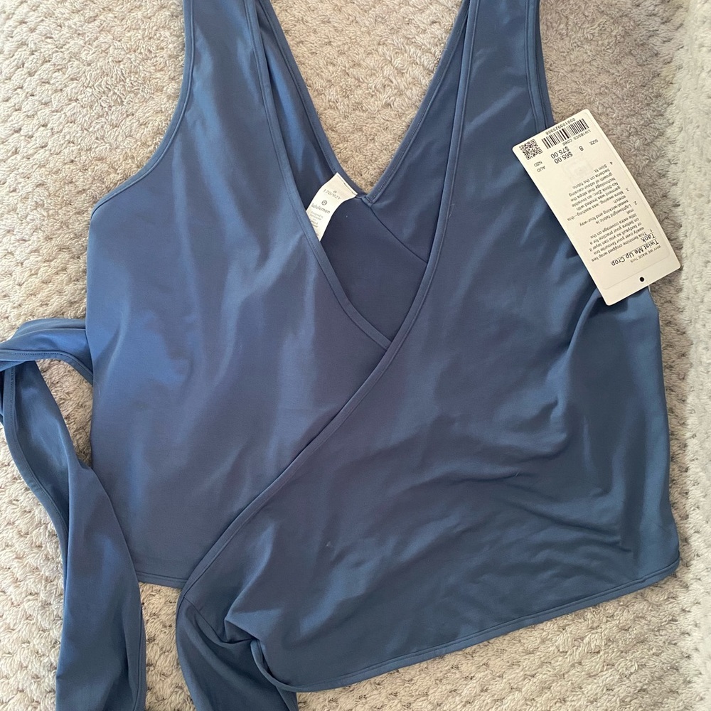 Lululemon Twist me up crop tank Size 8 - Picture 1 of 4